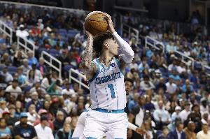 靠你一把抓！三球首节出战11分钟 9中5&三分5中2砍15分7板2助