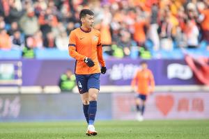 里程碑，青岛海牛后卫金洋洋俱乐部各项职业赛事出场200场