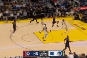 解解气！保罗抢断直接反击找人 科林斯接球双手滑翔暴扣！