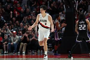 杨瀚森克林根你们危险了！里斯三分4中3！7分钟轰了9分！